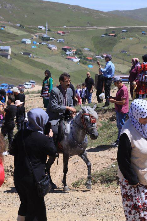 Trabzon'da Kadırga Yayla Şenliğinden renkli görüntüler 16